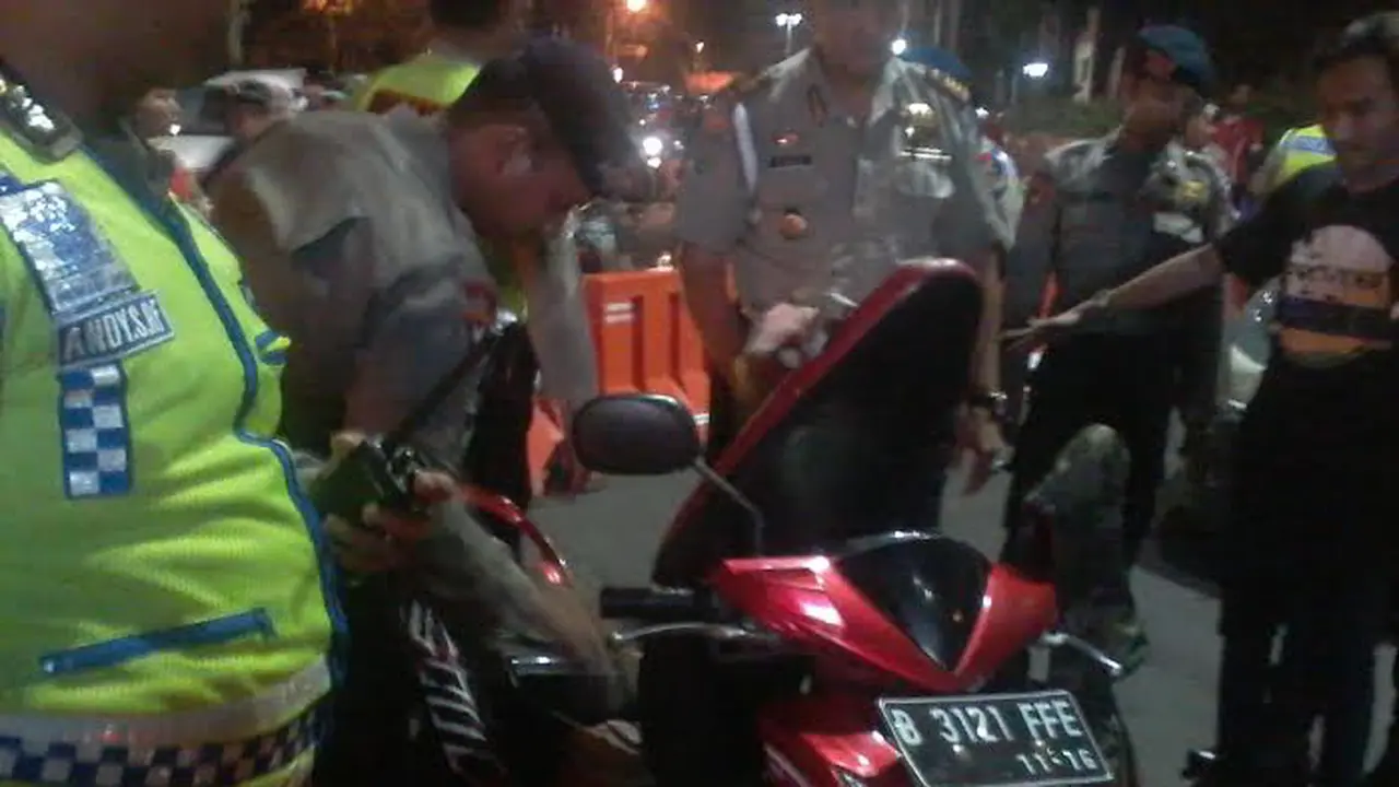 Sekitar Monas Ditutup, Pemotor Bawa Bendera Ditilang