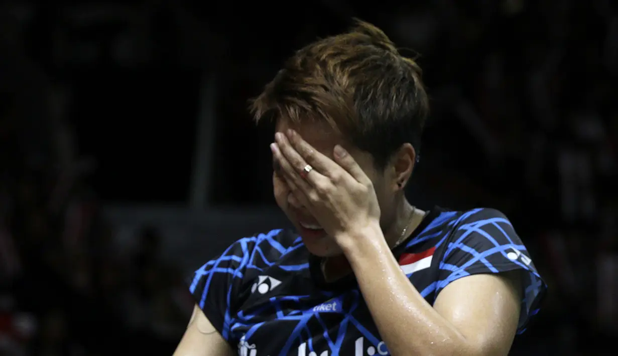 Ganda putri Indonesia, Apriyani Rahayu, tampak kecewa saat melawan ganda Jepang pada Indonesia Masters 2019 di Istora Senayan, Jakarta, Sabtu (26/1). Greysia / Apriyani gagal ke final. (Bola.com/Yoppy Renato)