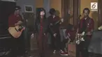 Musik itu seperti sahabat yang mengiringi hari yang tengah kita lewati. 