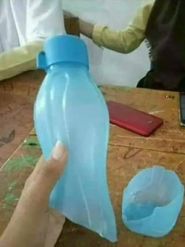 6 Momen Apes saat Mau Minum Ini Bikin Geleng Kepala