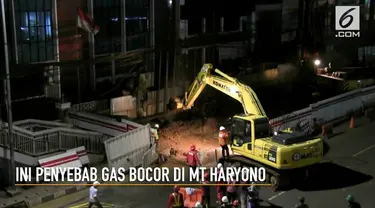 Kebocoran gas di Jalan MT Haryono disebabkan saluran gas terkena mata bor dari proyek LRT.