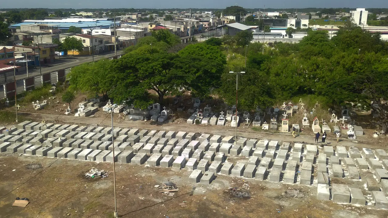 FOTO: Penampakan Makam Korban Corona di Berbagai Negara
