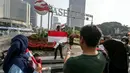 Luapan kebahagiaan menyambut HUT RI diungkapkan warga dengan berbagai macam perlombaan dan hiasan Merah Putih yang identik dengan warna bendera nasional Indonesia. (Liputan6.com/Faizal Fanani)