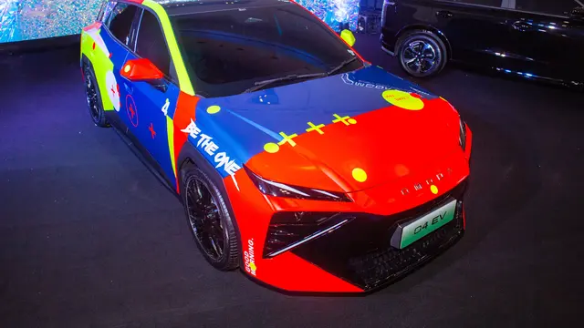 Tampilan Utuh OMODA O4 EV Berbalut Livery Ekspresif Karya Rebellionik