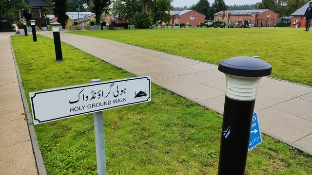 Kediaman pemimpin Ahmadiyah di kompleks Islamabad, Inggris (Liputan6/Elin Kristanti)