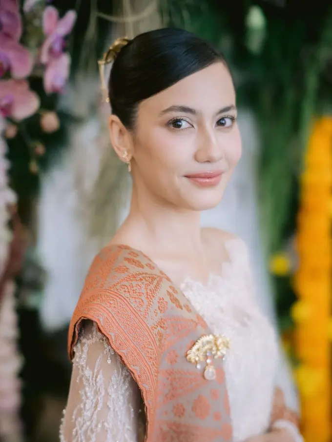 Potret Tampilan Pevita Pearce dalam Balutan Kebaya saat Lamaran yang Baru Terungkap