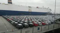 Toyota mampu mendistribusikan 15.400 unit kendaraan secara utuh atau completely built-up (CBU).
