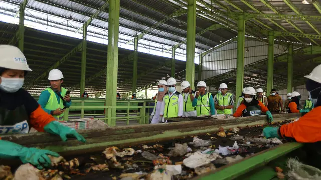 Menko Pangan Zulkifli Hasan kunjungi TPS3R Balak Banyuwangi (Istimewa)