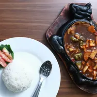 Icip hidangan hot plate paling enak di 'Restoran Malam' ibu kota.| (Via: Galih W. Satria/Bintang.com)