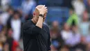 Pelatih Manchester City, Pep Guardiola, tampak kecewa setelah timnya tumbang 1-2 dari Brighton di Amex Stadium dalam laga Premier League, Minggu (31/8/2025) malam WIB. (AP Photo/Ian Walton)