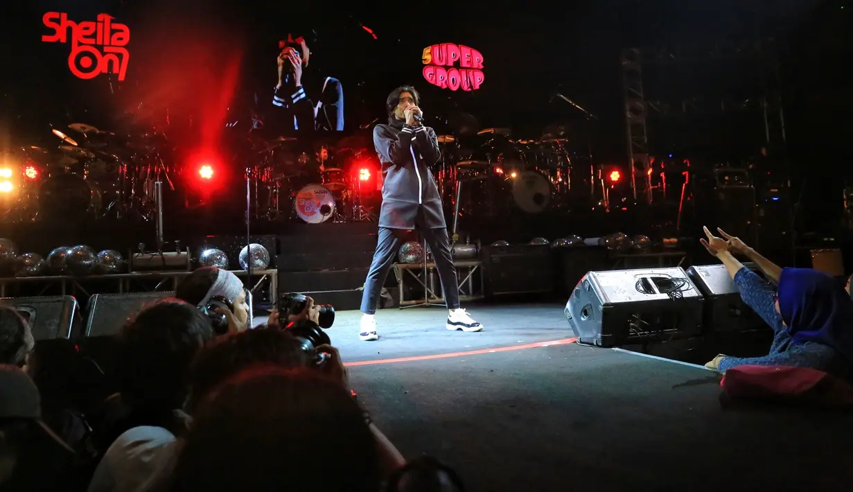 "Judulnya (Singlenya) Film Favorit. Dengerin aja, (aransemennya) segar banget. Pokoknya saya aja waktu denger, 'itu yang nyanyi saya yaa?'," tandas Duta tersenyum. (Adrian Putra/Bintang.com)