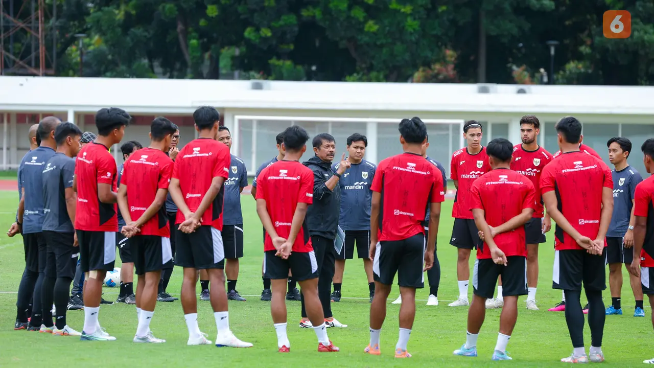 Foto: Indra Sjafri Matangkan Taktik Skuad Timnas Indonesia U-22 Jelang Hadapi Mali di Laga Uji Coba