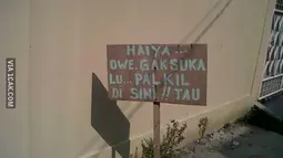 Tulisan Dilarang Parkir (Sumber: 1cak)