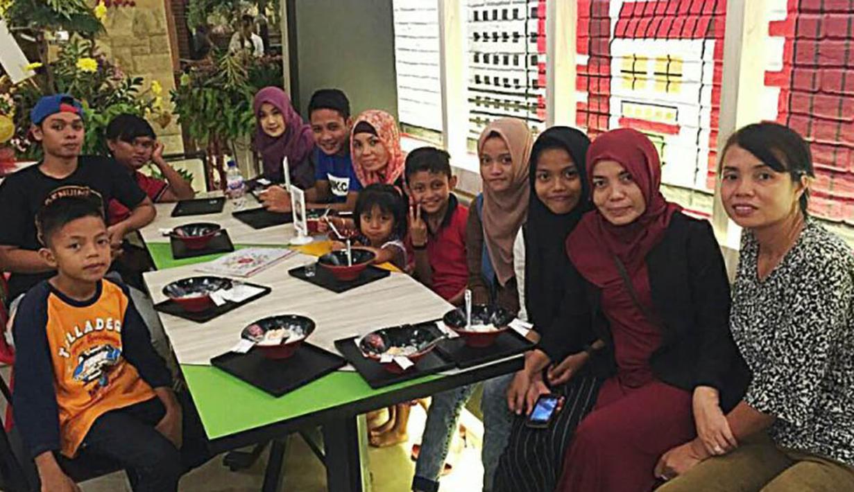 Evan Dimas dan Ishardianti Rahma sudah berpacaran selama 2,5 tahun. (Bola.com/Zaidan Nasarul)