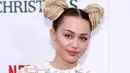 "Pihak kepolisian Los Angeles masih mencari penyebab kematian bintang muda tersebut. Kemungkinan besar, Miley Cyrus meninggal karena overdosis obat-obatan, tapi semua itu masih diselidiki," tulis media tersebut. (AFP/Bintang.com)