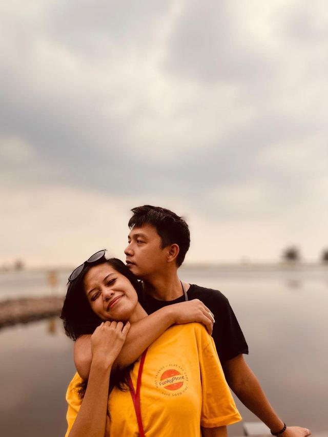6 Potret Bahagia Dirly Idol Bersama Istri, Santai Digunjing Perihal Isu ...