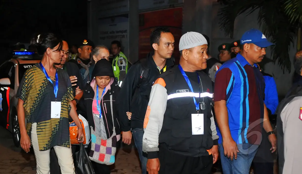 Ekspresi Angela, kekasih terpidana mati asal Spanyol Raheem Agbaje Salami seusai pelaksanaan eksekusi di Nusakambangan, Cilacap, Jawa Tengah, Rabu (29/4/2015) dini hari. (Liputan6.com/Yoppy Renato) 