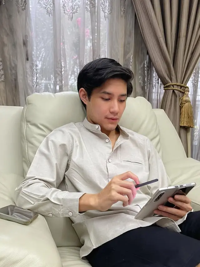 Dari Artis ke Panggung Politik, 7 Potret Teuku Rassya Putra Tamara Bleszynski yang Penuh Pesona (credit: instagram.com/teukurassya).