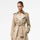 Musim hujan bukan berarti harus mengesampingkan penampilan. Dari trench coat hingga raincoat, pilihan outerwear ini bisa melindungi tubuh sekaligus menjaga gaya tetap modis.  (Foto/Dok: BURBERRY)