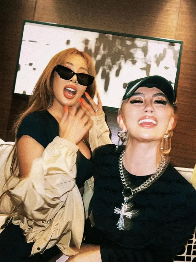 Sebut Sebagai Saudara, Ini 7 Potret Kebersamaan Agnez Mo dan Jessi