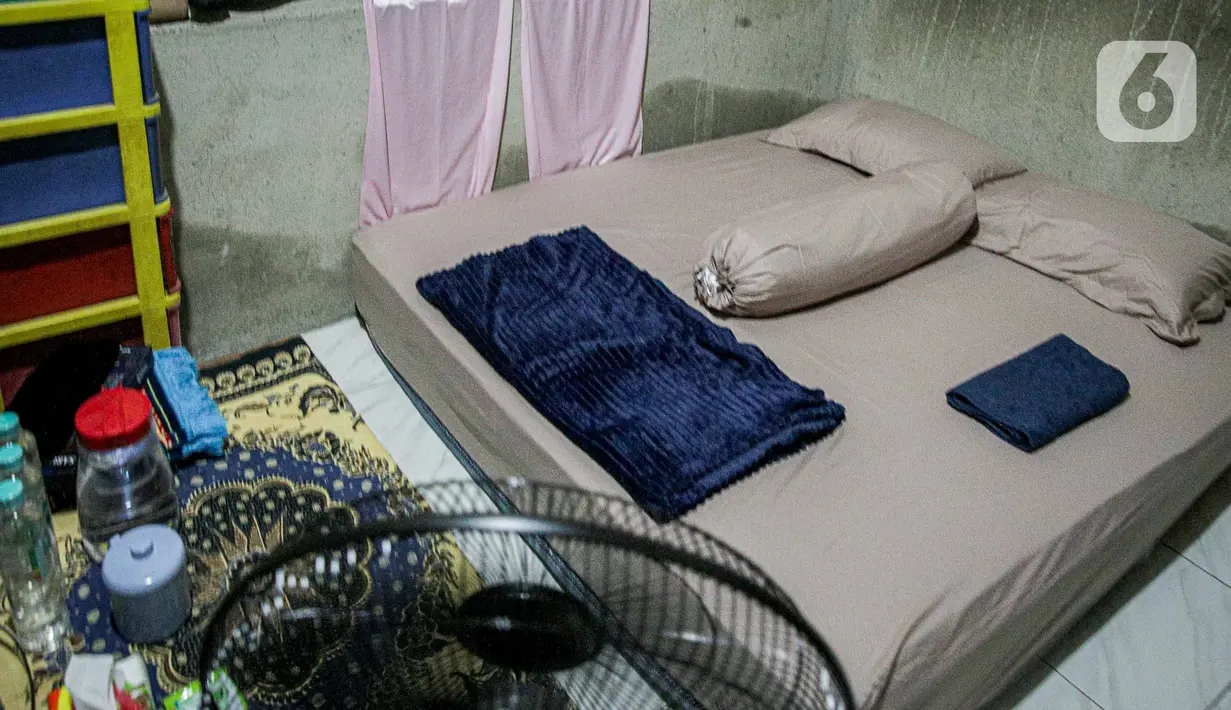 Suasana kamar tempat calon presiden nomor urut 3 Ganjar Pranowo saat menginap di rumah warga di Tegal, Jawa Tengah, Rabu (10/1/2024). (Liputan6.com/Faizal Fanani)