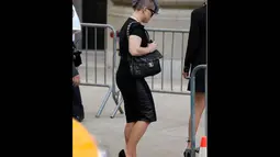 Rekan Rivers dalam program televisi terkenal “Fashion Police”, Kelly Osbourne hadir di Temple Emanu-El, New York, Minggu (7/9/14). (D Dipasupil/Getty Images/AFP)