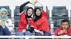 Timnas Indonesia U-17 memetik hasil imbang 1-1 saat menghadapi Timnas Panama U-17 pada laga kedua Grup A Piala Dunia U-17 2023 di Stadion Gelora Bung Tomo, Surabaya, Senin (13/11/2023). Hasil positif ini tentu tak lepas dari dukungan para suporter Indonesia, termasuk para kaum hawa. Berikut beberapa polah tingkah mereka yang terekam jurnalis foto Bola.com langsung di stadion. (Bola.com/Bagaskara Lazuardi)