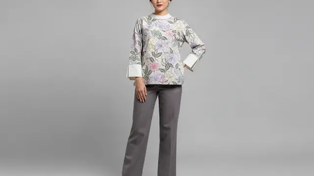 Blouse Batik Lengan Panjang dengan Aksen Folded