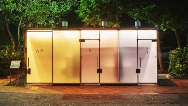 Viral, Toilet Umum Transparan di Jepang Ini Unik Banget