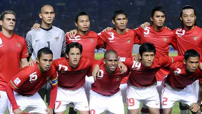 Pose Timnas Indonesia sebelum kontra Laos pada laga Grup A Piala AFF 2010 di Stadion Gelora Bung Karno Senayan, Jakarta, 4 Desember 2010. FOTO ANTARA/Andika Wahyu