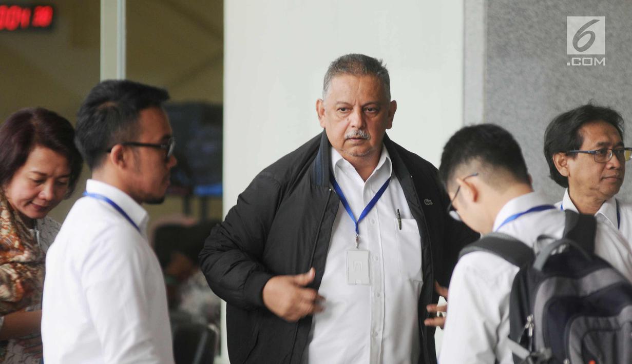 Direktur Utama PT Perusahaan Listrik Negara (PLN) Sofyan Basyir bersiap menemui pimpinan KPK, Jakarta, Kamis (22/3). Pertemuan dengan pimpinan KPK koordinasi terkait pencegahan korupsi instansi PLN. (Merdeka.com/Dwi Narwoko)