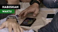 Berita video Jakmania, suporter Persija Jakarta, memiliki cara untuk menghabiskan waktu menunggu laga final Piala Presiden 2018, Persija vs Bali United. Apa yang mereka lakukan?