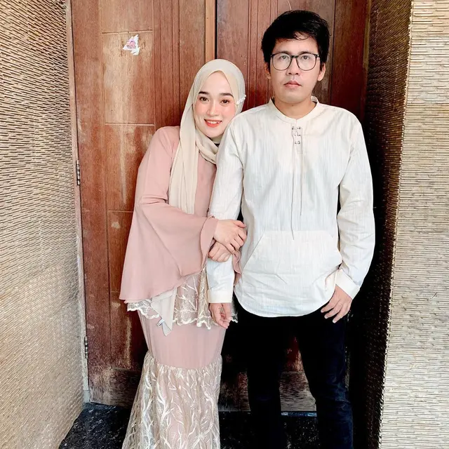 6 Momen Manis Ayus Sabyan dan Istri