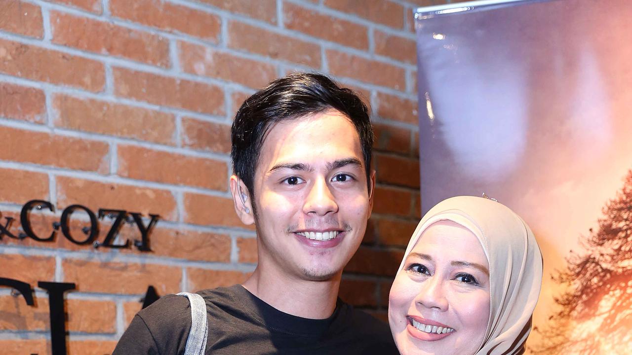 Sabet Cum Laude di New York, Ini 6 Potret Surya Sahetapy Anak Dewi Yull