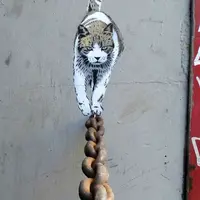 Terinspirasi dari Banksy, seniman ini punya gaya tersendiri dalam berkesenian di jalan. (Via: boredpanda.com)