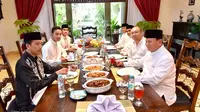 Menteri Pertahanan Prabowo Subianto mendatangi kediaman Presiden Joko Widodo di Solo, Sabtu (22/4/2023) untuk melakukan silahturahmi lebaran. (Ist)