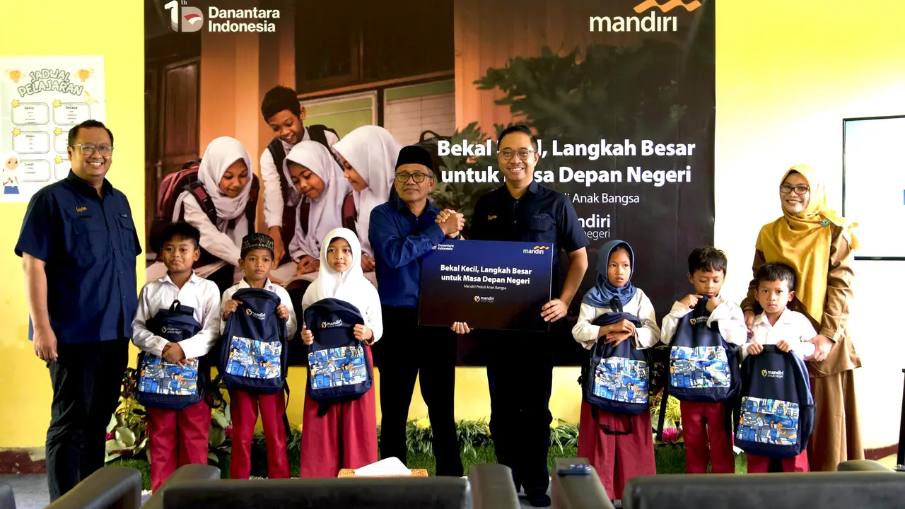 Bank Mandiri Bagikan Lebih dari 33 Ribu Tas Sekolah untuk Siswa di Berbagai Daerah, Komitmen Nyata untuk Pendidikan