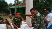 Banjir Grobogan hanyutkan juga gula pasir hasil sumbangan (Liputan6.com / Wahyu Felek)