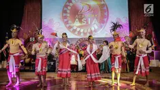 Peserta Dangdut Academy Asia 4 asal Timor Laste unjuk kemampuan beryanyi saat press conference di SCTV Tower, Jakarta, Kamis (18/10). Enam negara Asia akan mengikuti Dangdut Academy Asia 4. (Liputan6.com/Faizal Fanani)