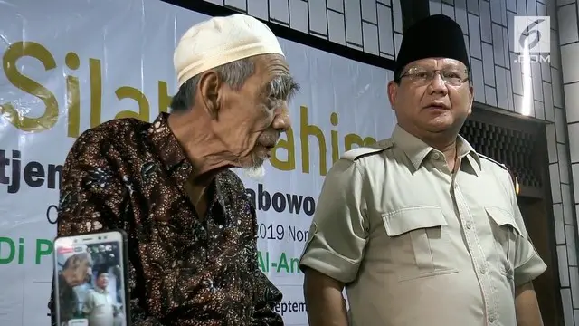 Capres Prabowo Subianto mendatangi Pondok Pesantren Al Anwar Rembang. Prabowo membantah kedatangannya meminta dukungan menjadi Capres