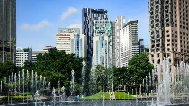 KLCC Park (credit: pexels/joerg hartmann)