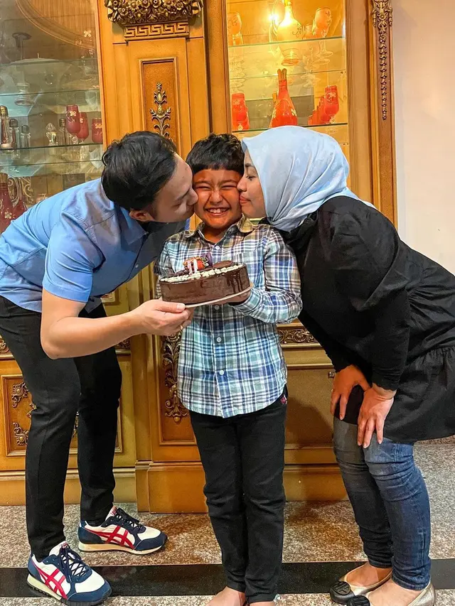 Kebersamaan Muzdalifah dan Fadel Islami