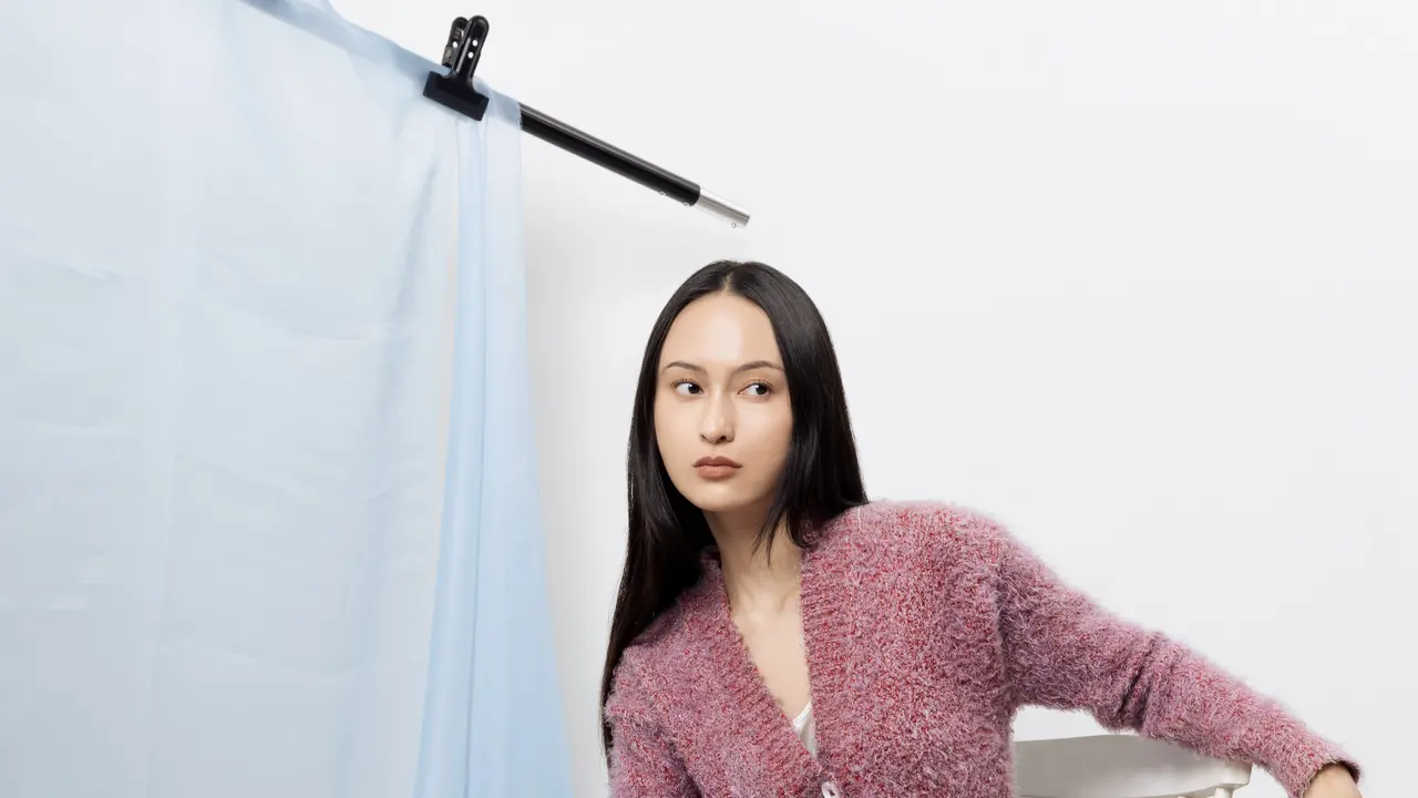 Seorang model dengan koleksi sepatu Staccato Koleksi Spring/Summer 2025 (Foto Dok: Staccato Indonesia)