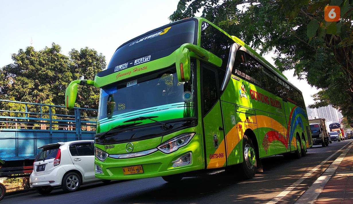 Mercedes-Benz OC500RF 2542 adalah sasis premium dengan penggerak 6x2. Sasis ini dibekali mesin OM 457 LA 6 silinder 11.967cc yang bisa menghasilkan tenaga 422hp pada 1900rpm dan torsi 1900nm pada 1100rpm. Sasis ini tentunya berjenis space frame dan sudah dilengkapi suspensi udara. Karena memiliki tonase 25 ton, sasis ini bisa diaplikasikan pada bodi Super High Deck dan Double Decker.