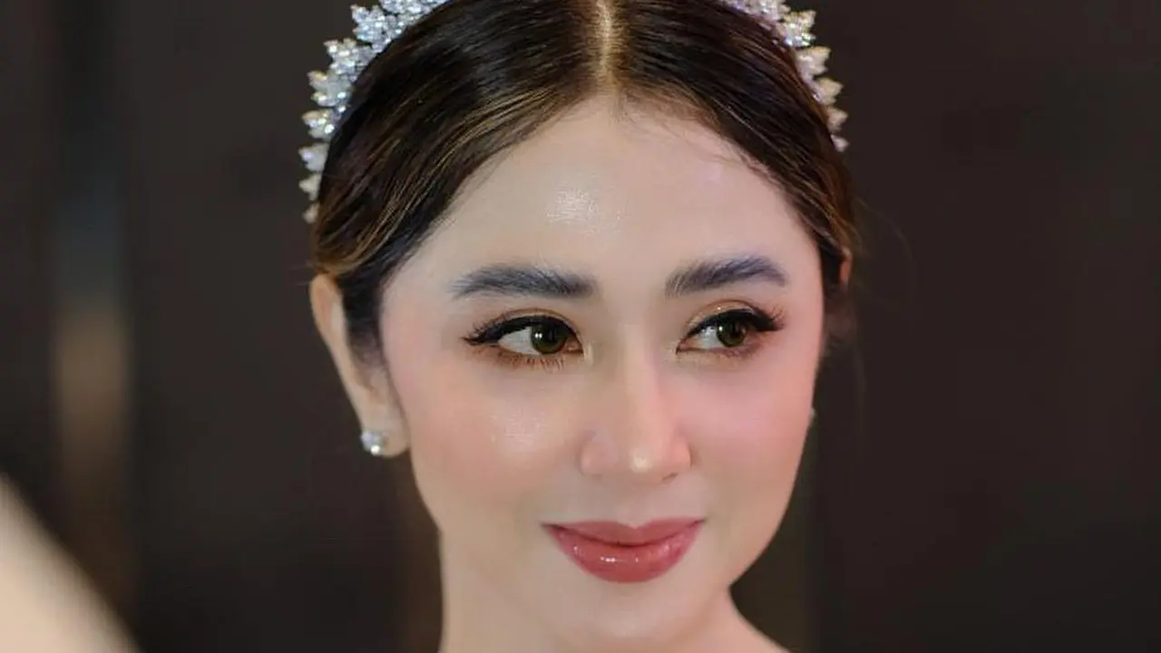 dewi perssik