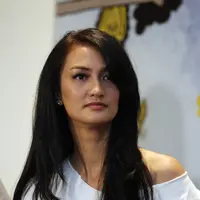 Dalam film terbarunya, 'Wonderfull Life' Atiqah Hasiholan memerankan sosok Amalia Prabowo. Seorang ibu merawat anaknya yang mengalami disleksia, yakni kesulitan dalam membaca dan menulis. (Deki Prayoga/Bintang.com)