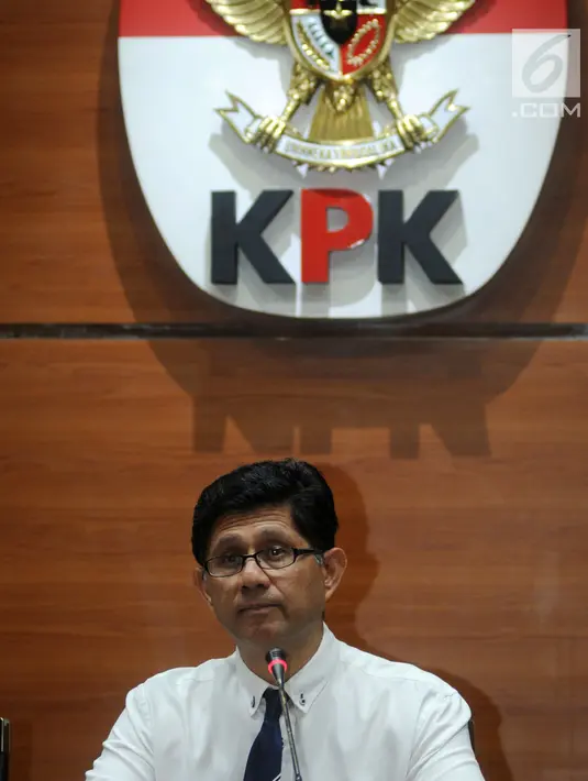 Wakil Ketua KPK Laode Muhammad Syarif memberi keterangan kasus pembangunan Pelabuhan Bebas Sabang 2006-2011, Jakarta, Jumat (13/4). KPK menetapkan PT Nindya Karya dan PT Tuah Sejati sebagai tersangka. (Merdeka.com/Dwi Narwoko)