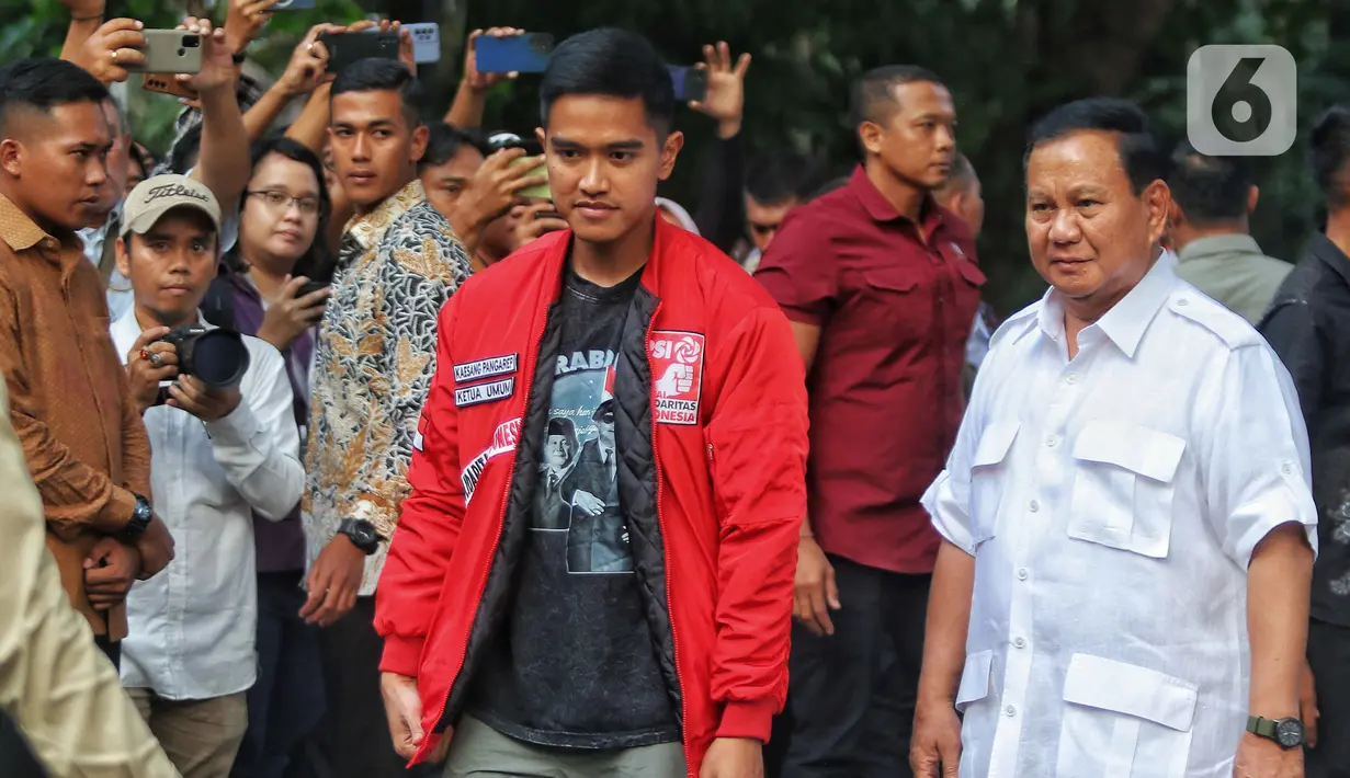Sementara, Prabowo didampingi oleh Wakil Ketua Dewan Pembina Gerindra Mochamad Iriawan, Sekjen Gerindra Ahmad Muzani, dan Jubir Gerindra Budisatrio Djiwandono. (Liputan6.com/Angga Yuniar)