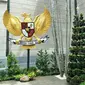 Hiasan Garuda Pancasila di halaman depan Gereja Katedral, Jakarta (Liputan6.com/Putu Merta Surya Putra)