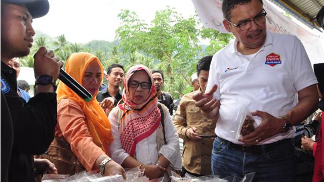 Pekerja Pertamina Serahkan Bantuan Rp 847 Juta untuk Korban Bencana Sulteng